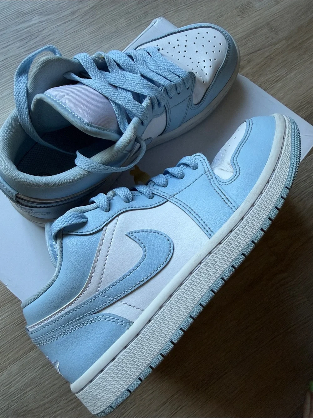 Nike Jordan Low-Top Sneakers in White and Ice Blue - Picture 3 of 12